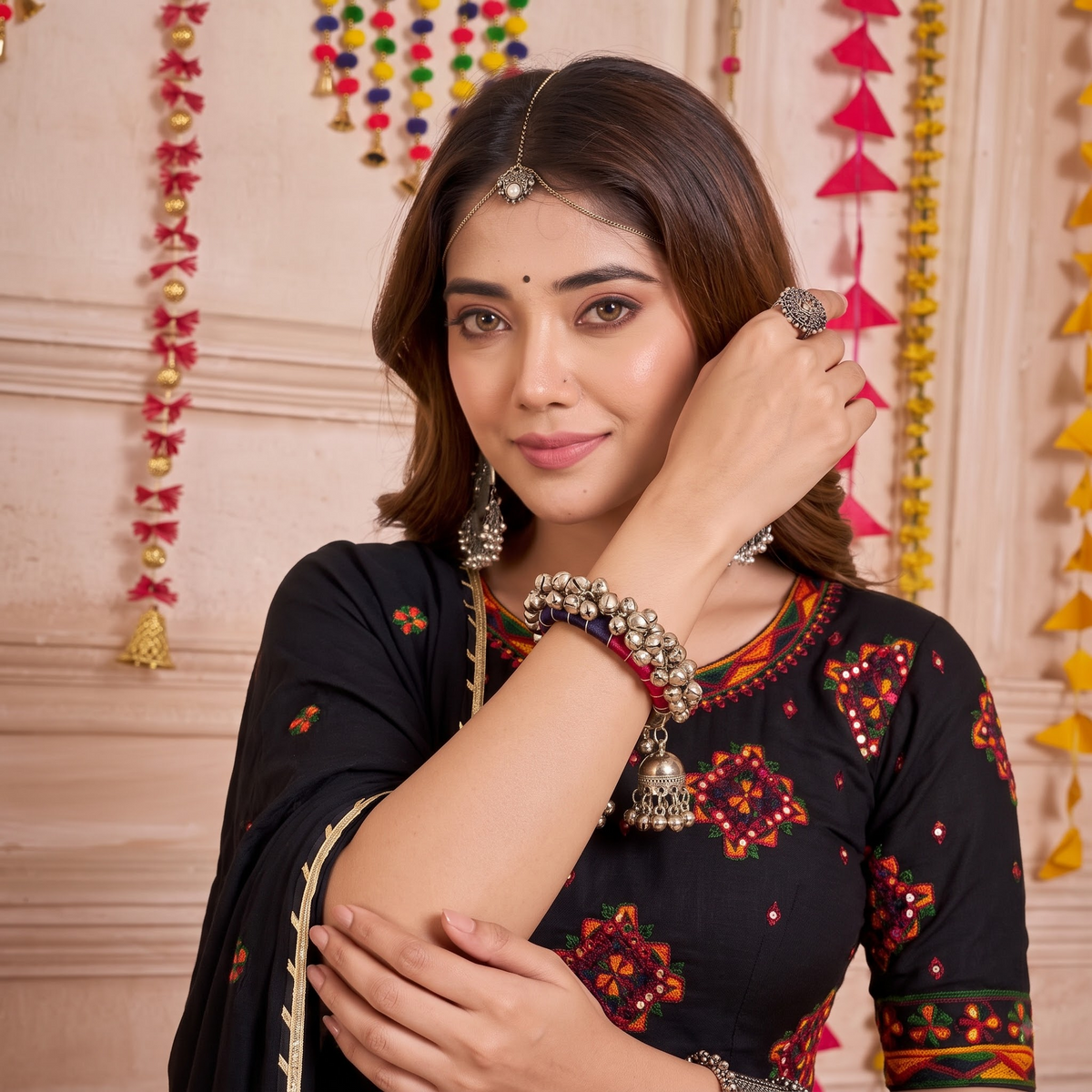 Jhumka-Drop Dual-Thread Ghungroo Bangle