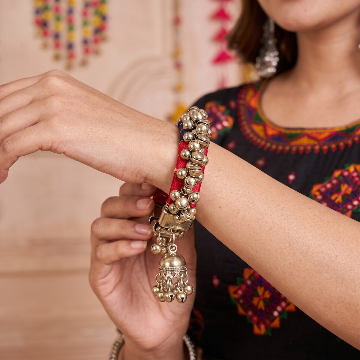 Jhumka-Drop Dual-Thread Ghungroo Bangle