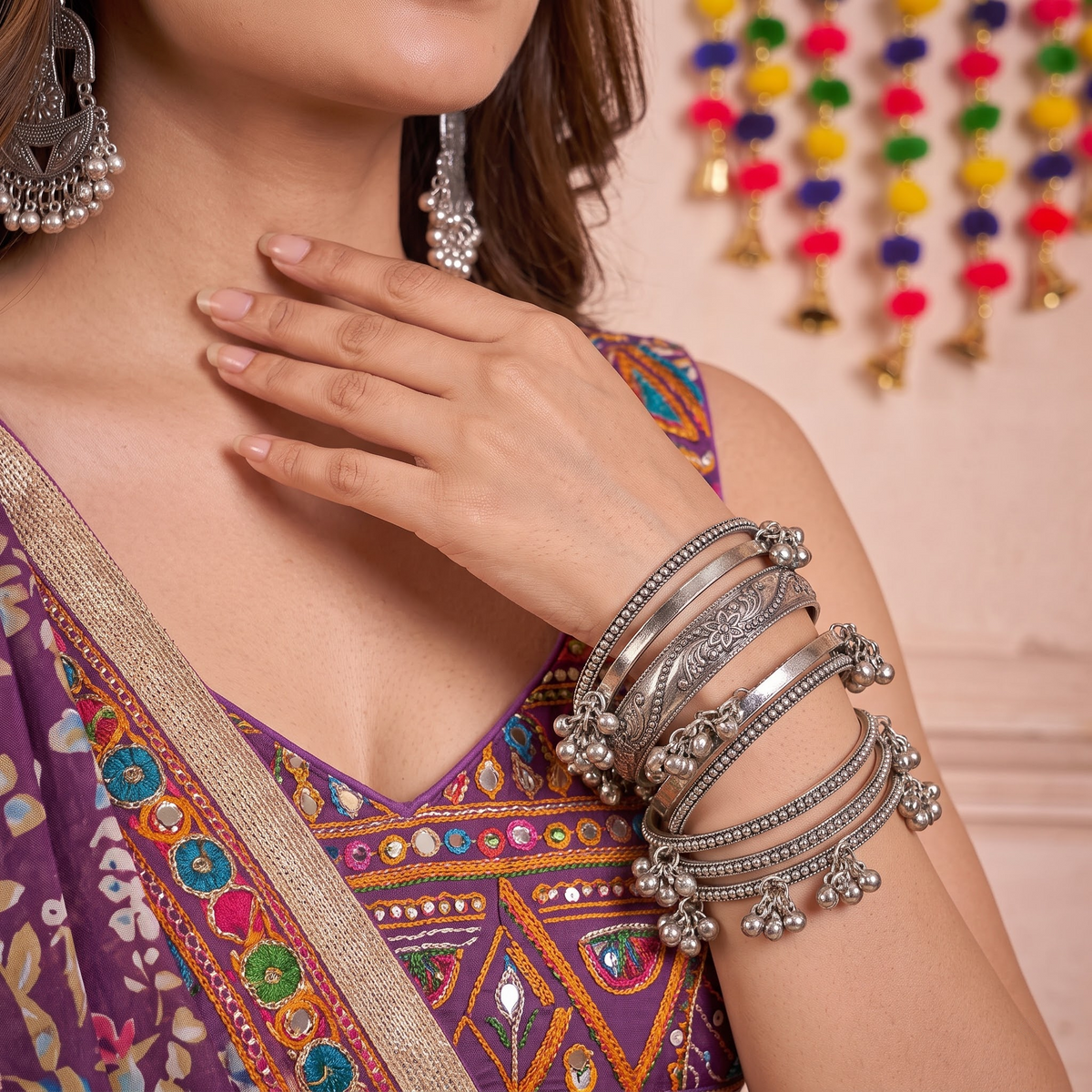Total-Bawal Engraved Floral Ghungroo Bangle Stack