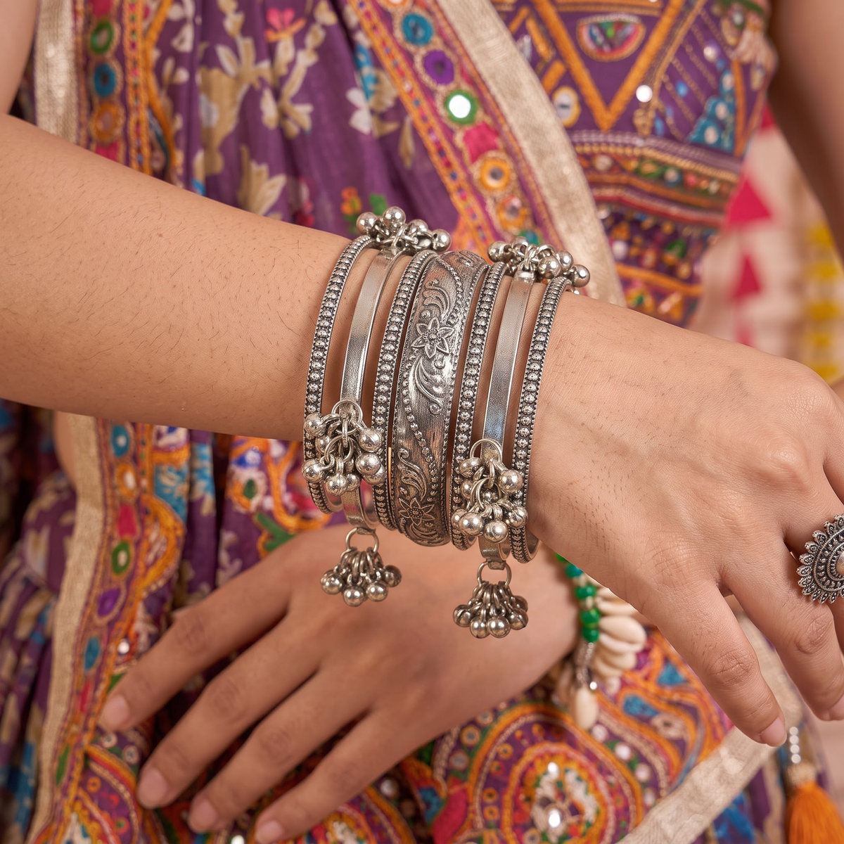 Total-Bawal Engraved Floral Ghungroo Bangle Stack